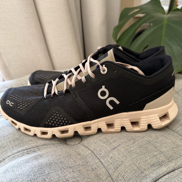 On Cloud X Black/Pearl Woman’s Running Shoes Size 8.5 Good Condition Retail $160 - Picture 2 of 12